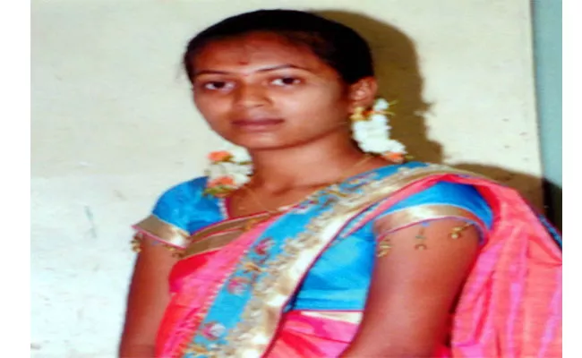 Women Committed Suicide In Nellore - Sakshi