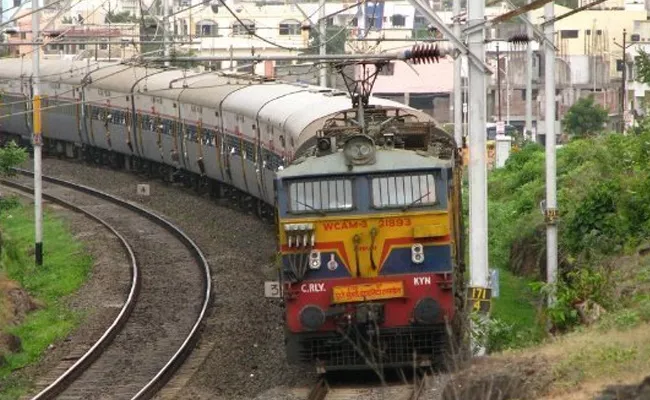 Indian Railways To Hike Prices Of Tea And Meals Served On Trains - Sakshi