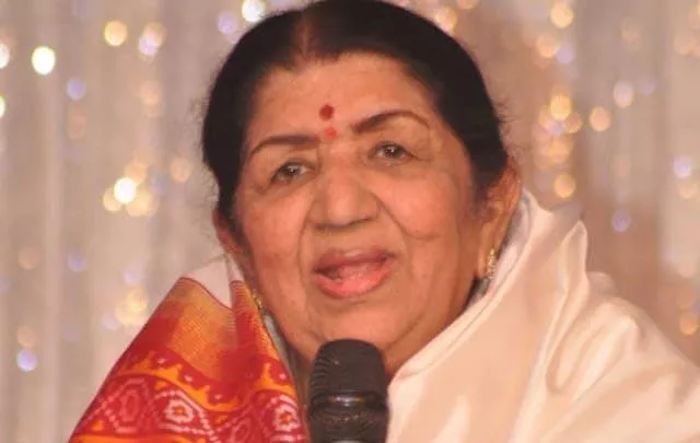 Lata Mangeshkar Representative Says She Is Recovering Steadily - Sakshi