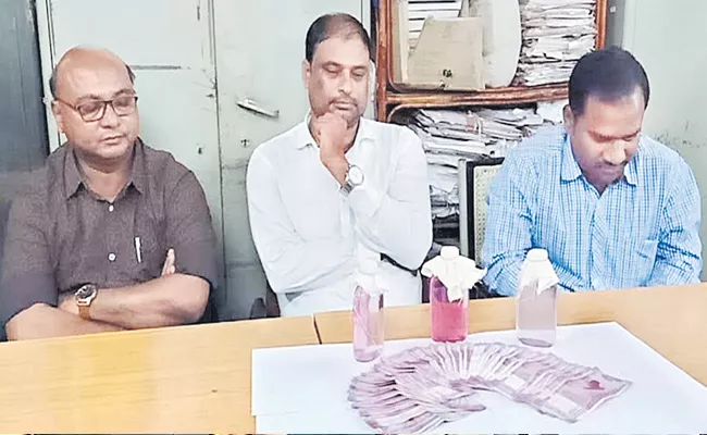 ACB Arrested GHMC Town Planning Officer And Scribes - Sakshi