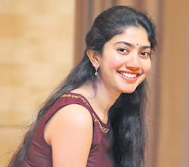 Sai Pallavi and Prakash Raj in Vetrimaaran next - Sakshi