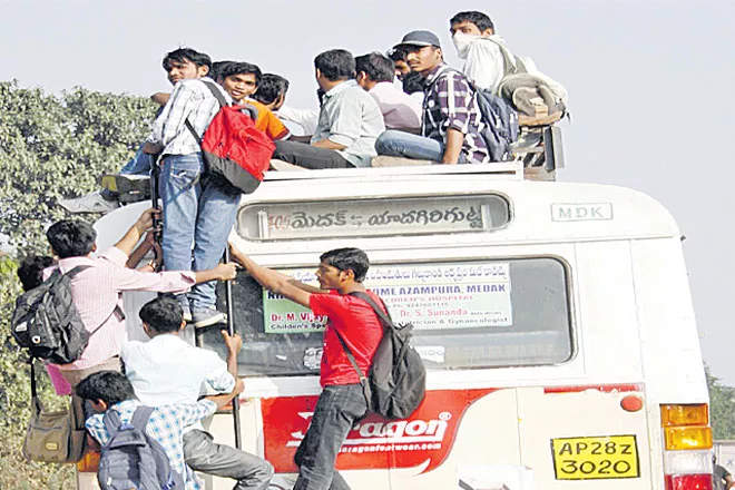 Travelers Are Trouble With The RTC Strike - Sakshi