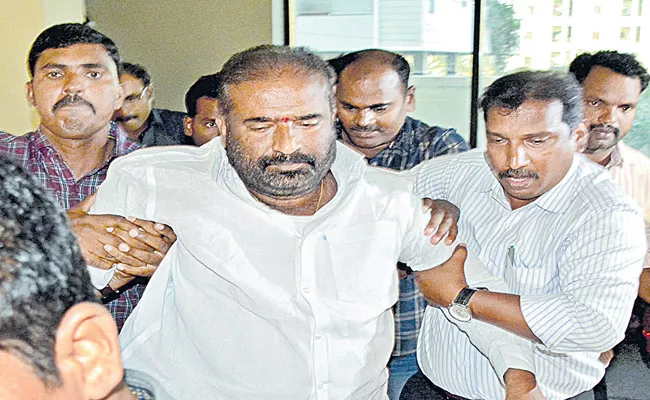 TSRTC Strike : Police Arrest Ashwathama Reddy - Sakshi