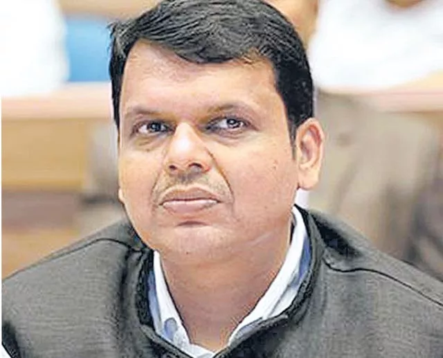 Devendra Fadnavis heckled at Bal Thackeray's death - Sakshi