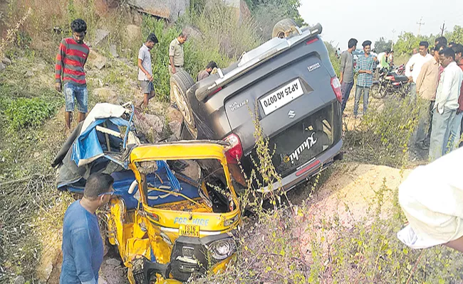 5 people Died In Road Accident At Nizamabad - Sakshi