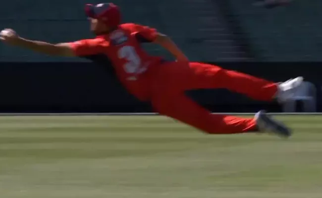 Handscomb Dismissed By Cameron Valente's One Handed Catch - Sakshi