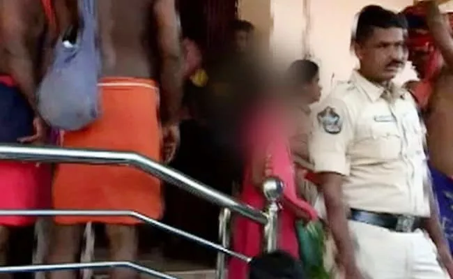 Girl Stopped By Police In Pamba Base Camp Way To Sabarimala - Sakshi