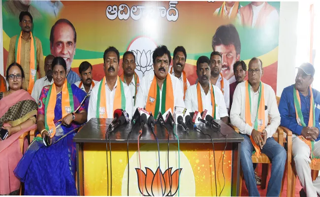 BJP Leader Shankar Fires On Jogu Ramanna About Soyam Bapu Rao In Adilabad - Sakshi