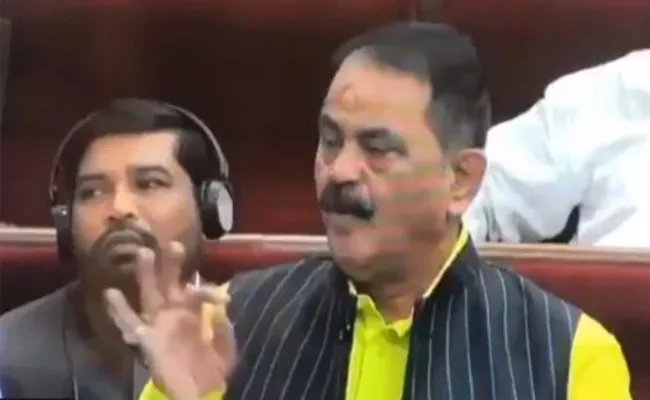 MLA Blows Flying Kiss To Speaker In Odisha Assembly - Sakshi