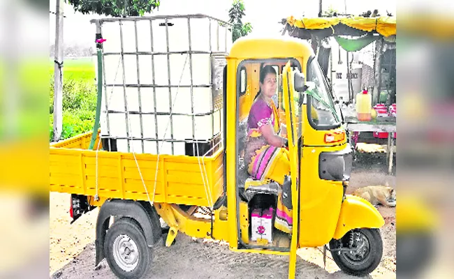 Swathi Driving Auto Trolley For Family In Tadwai - Sakshi