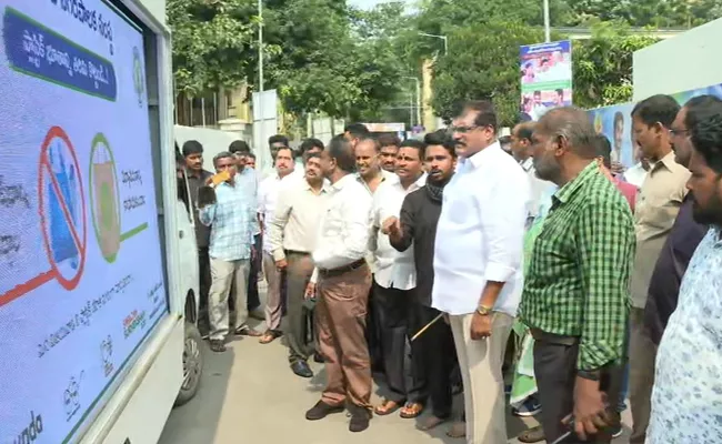 Ministers Botsa And Vellampalli Srinivas Inaugurated Swach Sarveshan Vehicles In Vijayawada - Sakshi