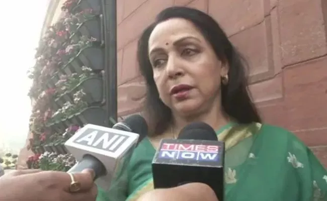 Hema Malini Respond On Skipping Parliament pollution debate - Sakshi