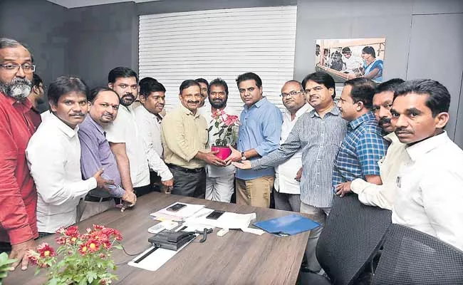 Telangana Revenue Employees Union Meets KTR - Sakshi