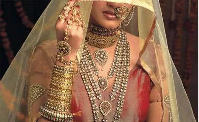 Assam govt to give Rs 30000 to every bride for buying gold - Sakshi