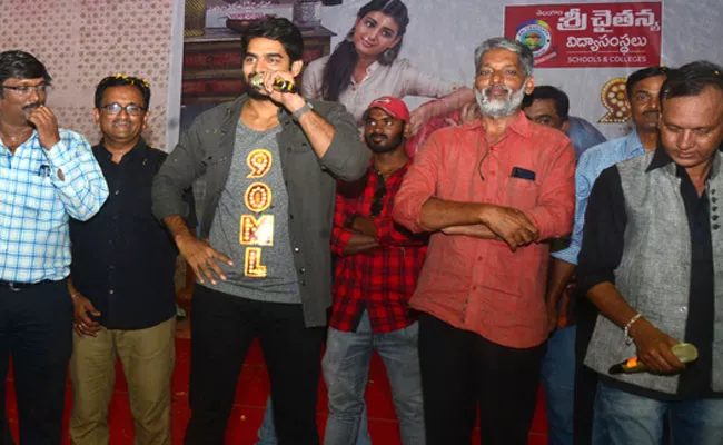 Hero Karthikeya Attending 90 ML Movie promotion In Khammam - Sakshi