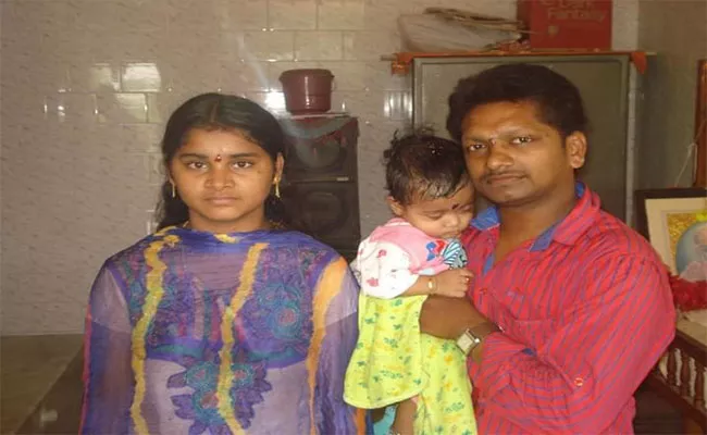 Married Woman Suicide In Nidadhavolu - Sakshi