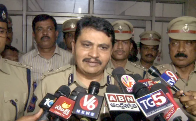 ASI Tried To Commit Suicide In Front Of Balapur Police Station - Sakshi