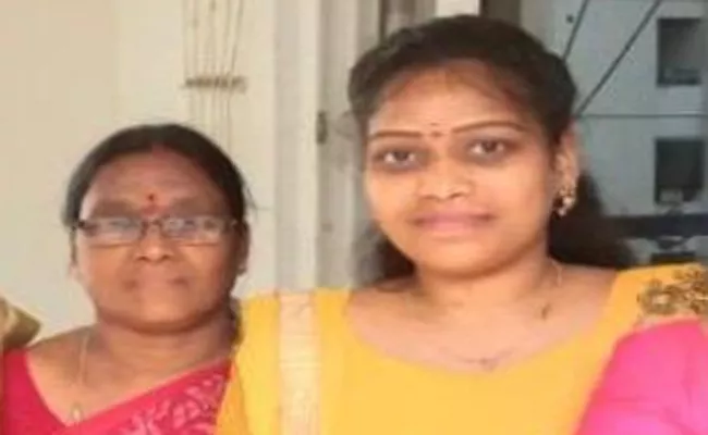 Biodiversity Flyover Car Accident: Mother Died In Front Of Daughter - Sakshi