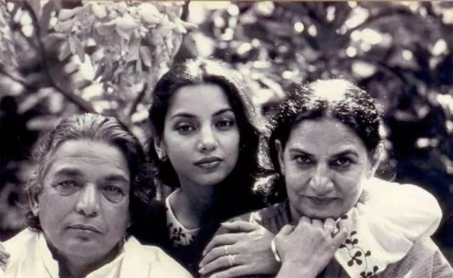 Shabana Azmi Mother Shaukat Kaifi Passed Away Due To Cardiac Attack In Mumbai - Sakshi