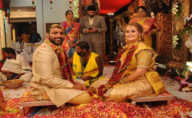 Hanmakonda Boy Marries An Australian Girl - Sakshi