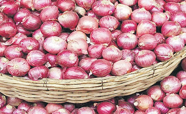 Onions will be available at the Raithu bazaars from 24-11-2019 - Sakshi