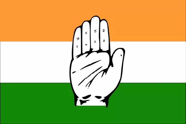 Congress shifting its MLAs to Madhya Pradesh - Sakshi