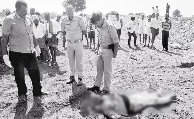 Tragic Incident:Man murders his brother over property dispute In Anantapur - Sakshi