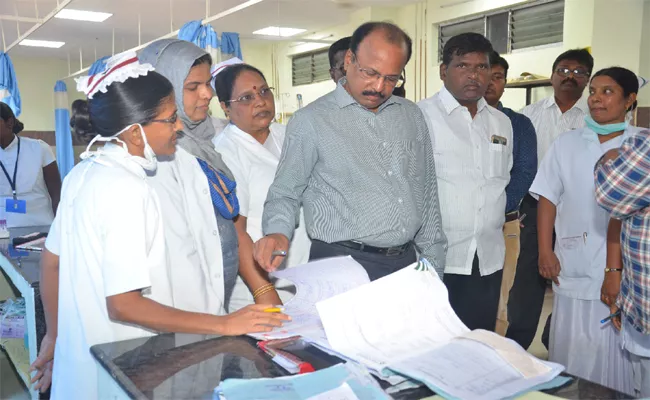 Nizamabad Collector Checked the District Hospital - Sakshi