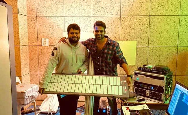 Telugu Hero SaiDharamTej A surprise gift to Thaman - Sakshi