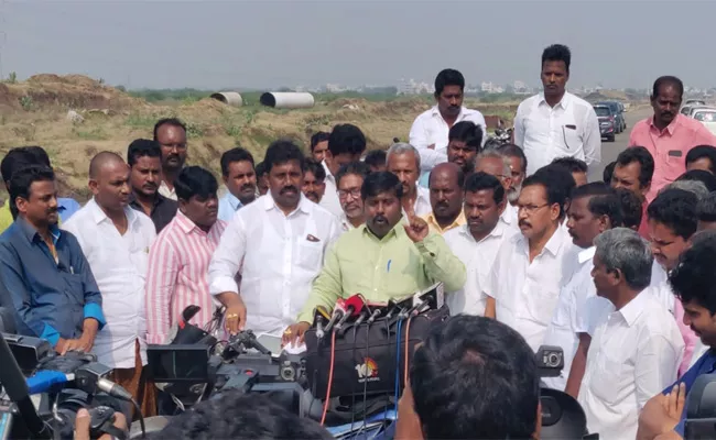 Chandrababu should say apology, demand Amaravati farmers - Sakshi