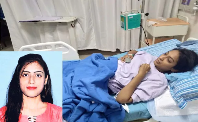 Woman Injured In A Car Accident On A Flyover In Hyderabad - Sakshi