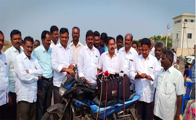 Farmers Of The Capital Assembled Near Secretariat - Sakshi