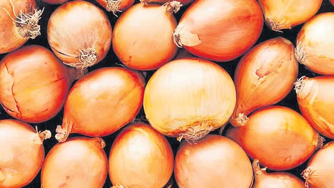 MMTC places order for 6,090 tonnes of onion from Egypt - Sakshi