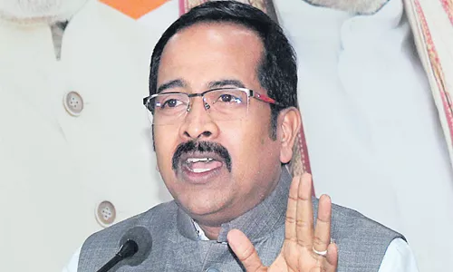 BJP Leader Slams Government Regarding TSRTC In Telangana - Sakshi