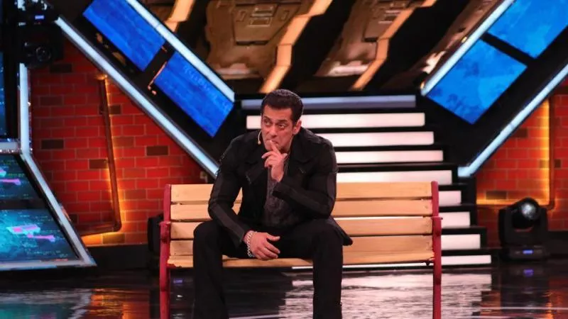 Bigg Boss Makers To Pay Salman Khan Rs Two Crore - Sakshi