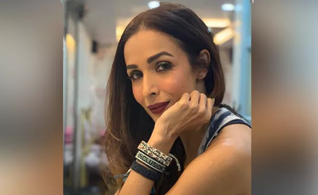 Malaika Arora Trolled For Makeup Picture Fan Calls Her Ranu Mondal - Sakshi