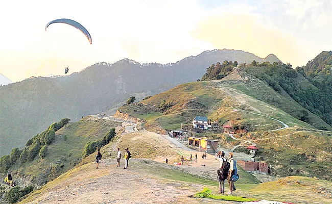 Best Tourism Place Paragliding In Himachal Pradesh - Sakshi