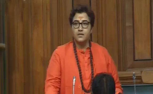 Shashi Tharoor Comments on BJP MP Pragya Singh Thakur - Sakshi