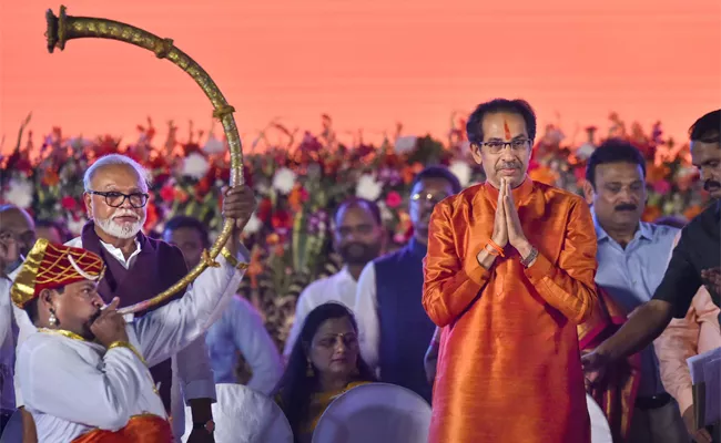 Shiv Sena Chief Uddhav Thackeray Takes Oath As Maharashtra CM - Sakshi