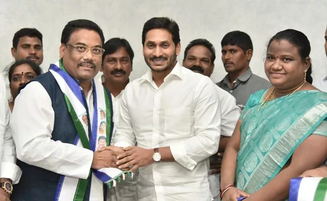 Karem Sivaji Joined In YSR Congress Party - Sakshi