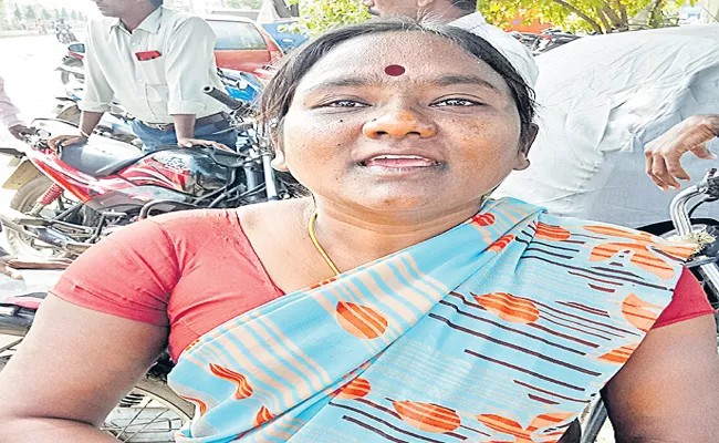  Women Farmer Attacked By Peddapalli VRO - Sakshi