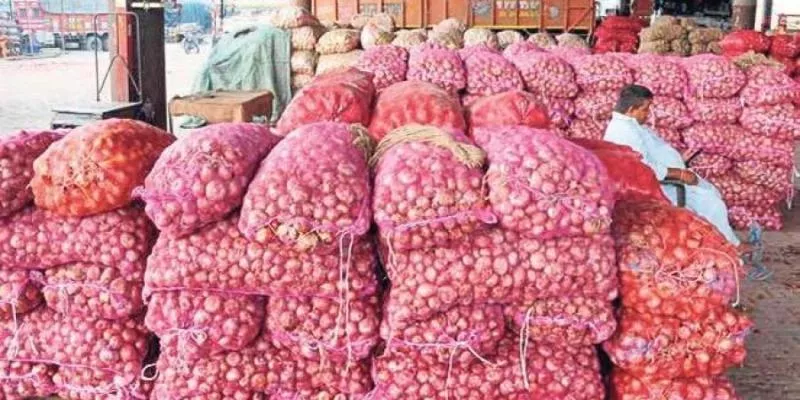 Onions worth Rs 22 lakh go missing, empty truck found - Sakshi