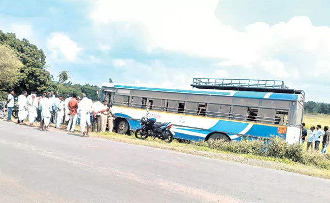 Rtc Bus Accident In Sangareddy District - Sakshi