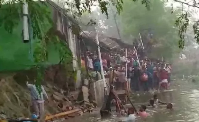 Temple Wall Collapse Three Dead While Chhath Puja In Bihar - Sakshi