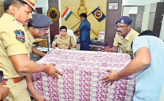 Fake Currency Notes Worth Rs 7 Crore Seized in Khammam - Sakshi