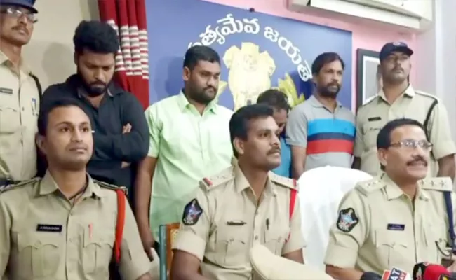 TTD Fake Employment Four Gang Arrested In Tirupati - Sakshi