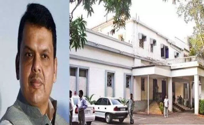 Fadnavis  Vacates CM Residence Varsha bungalow - Sakshi