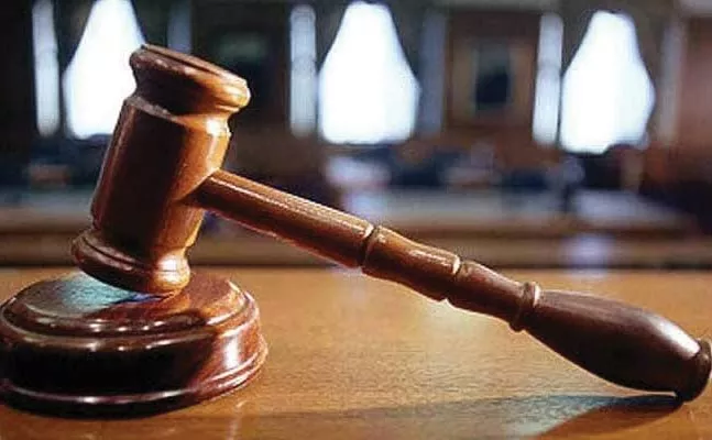 Lawyers Allegedly Threatened Kerala Judge - Sakshi