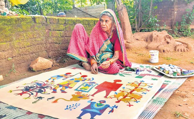 Paintings By 80 Year Old Tribal Woman From Madhya Pradesh  - Sakshi