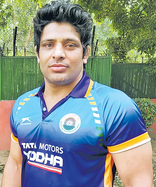 Ravi Loses In Bronze Medal Fight Of Wrestling - Sakshi